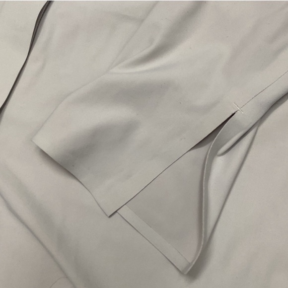 Athleta Urbanite Beige Shirt size Medium - Picture 5 of 8